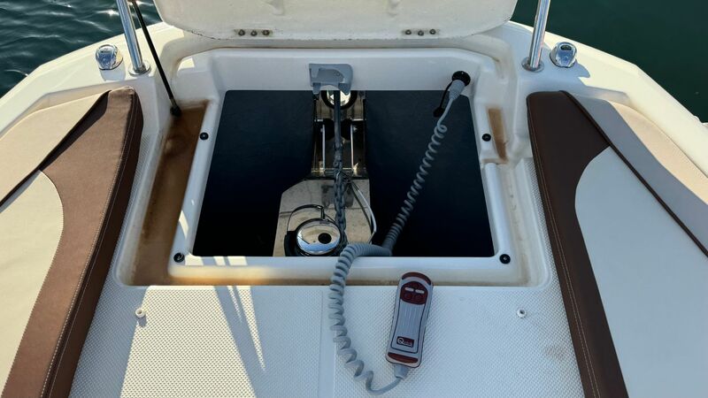 QUICKSILVER 875 SUNDECK 